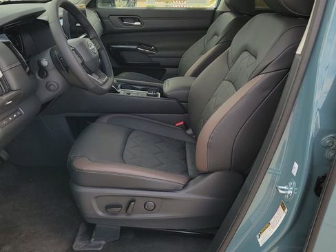 New 2026 Nissan Pathfinder Platinum w/ Cargo Package image 6