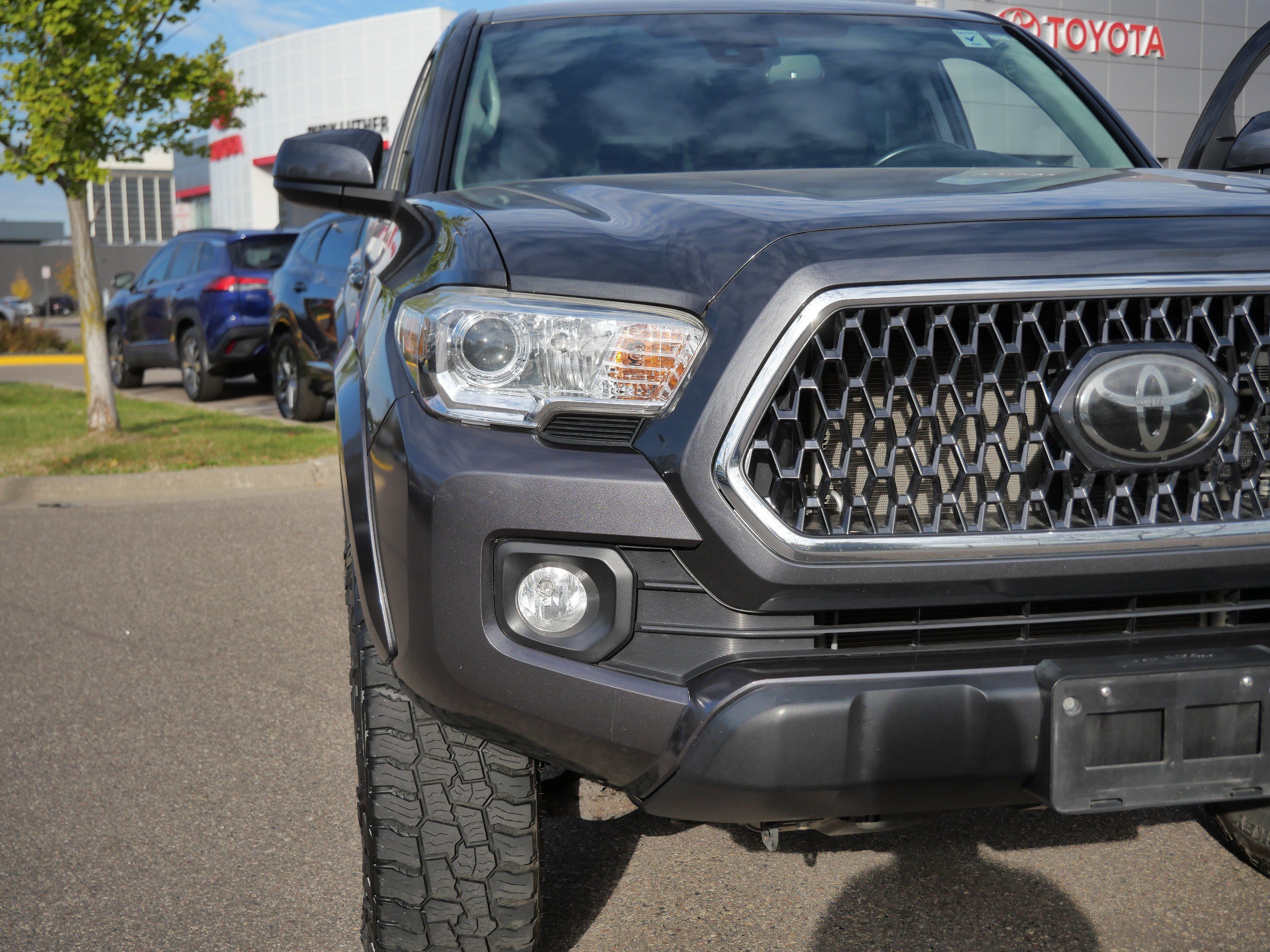 Certified 2019 Toyota Tacoma SR5 AWD/4WD image 16