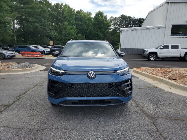 New 2026 Volkswagen Tiguan SE R-Line FWD image 2