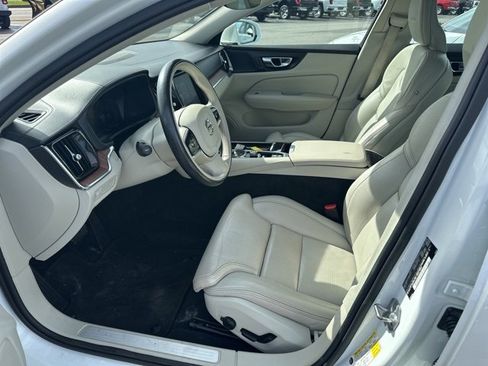 Used 2019 Volvo S60 T8 Inscription image 13