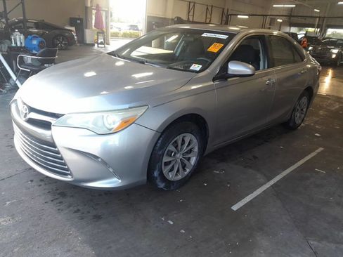 Used 2015 Toyota Camry LE FWD image 1