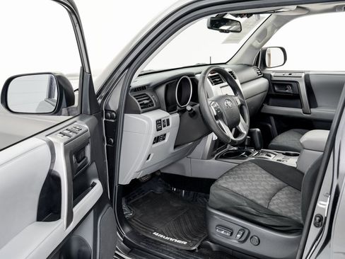 Used 2010 Toyota 4Runner SR5 image 7