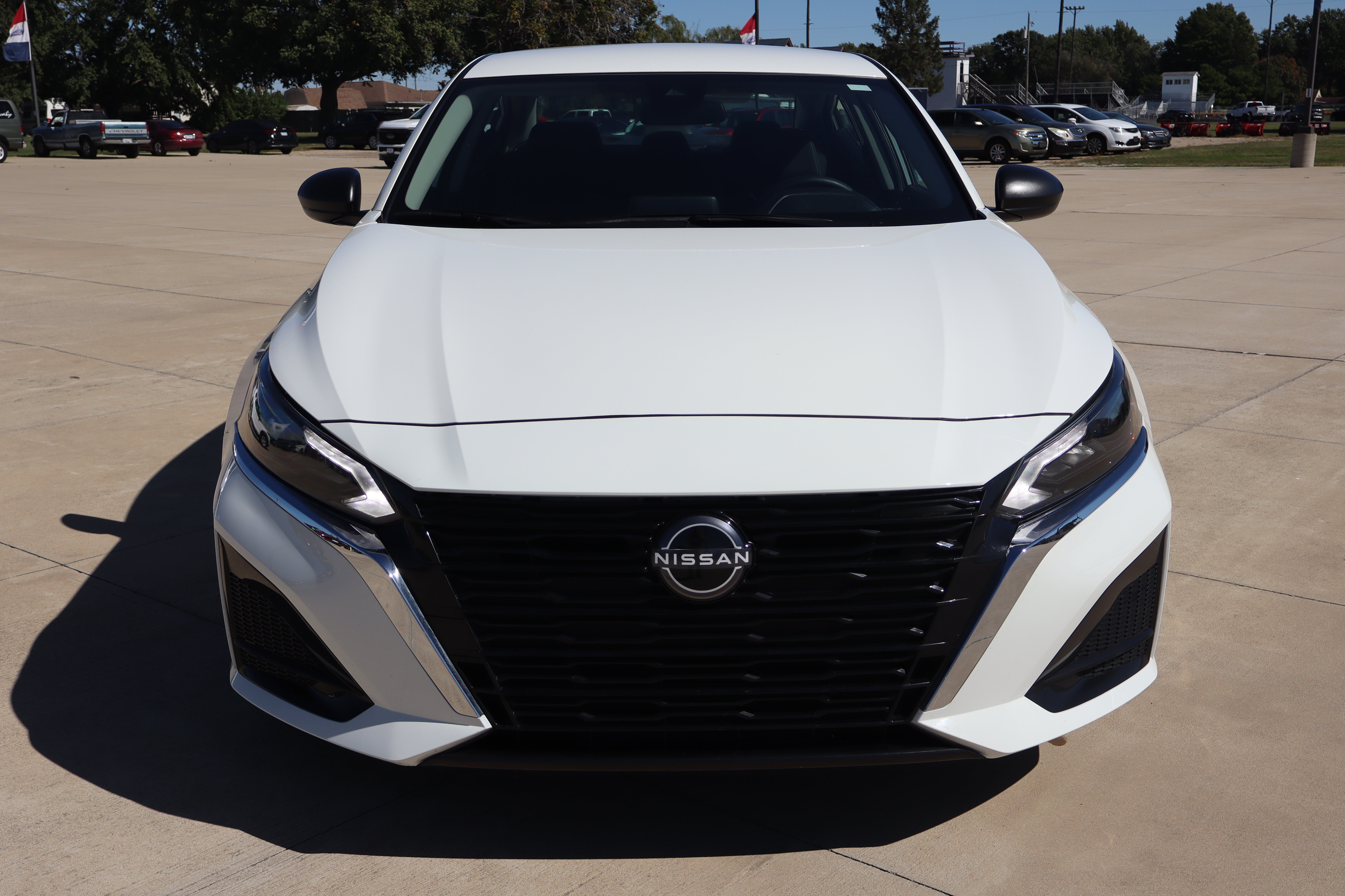 Used 2025 Nissan Altima 2.5 SV FWD image 2