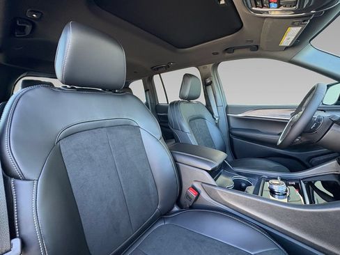 New 2026 Jeep Grand Cherokee Altitude AWD/4WD image 9