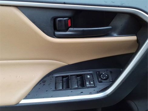 Used 2020 Toyota RAV4 LE image 11