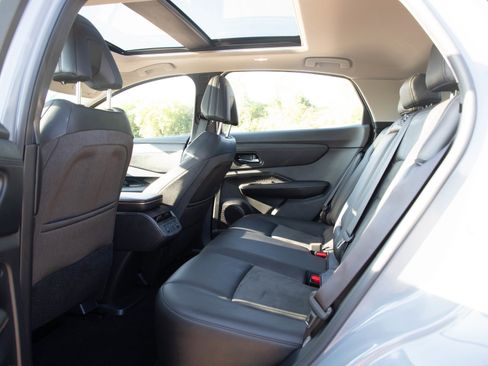 Used 2023 Nissan Ariya AWD image 15