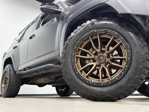 Used 2018 Toyota 4Runner TRD Off-Road Premium AWD/4WD image 3