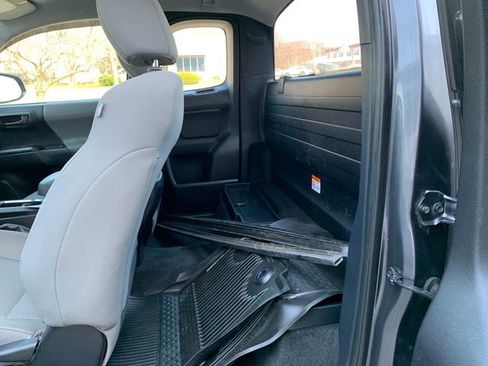 Used 2018 Toyota Tacoma SR image 27