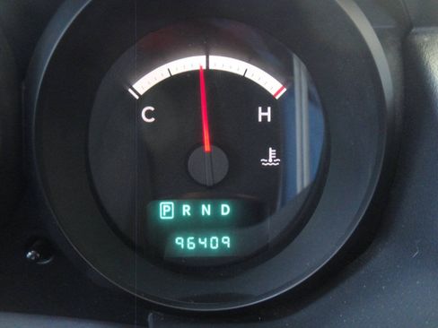 Used 2010 Dodge Grand Caravan FWD image 16