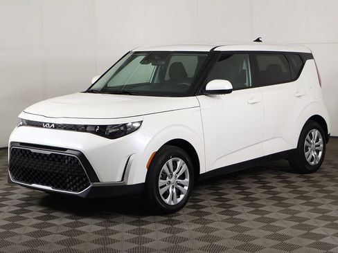 Used 2025 Kia Soul LX FWD image 6