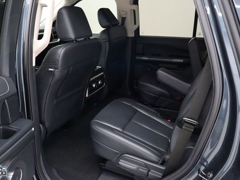 Used 2024 Ford Expedition XLT image 24