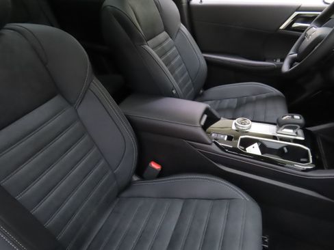 New 2025 Mitsubishi Outlander SE image 26