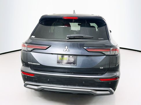 Used 2025 Mitsubishi Outlander SE image 7