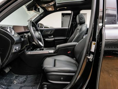 Used 2024 Mercedes-Benz GLB 250 w/ Exclusive Package image 4