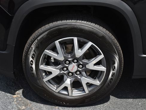 Used 2023 GMC Acadia SLT image 11