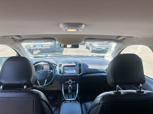 Used 2018 Ford Edge Titanium w/ Ford Safe & Smart Package AWD/4WD image 11