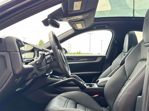 Used 2025 Porsche Cayenne S image 14