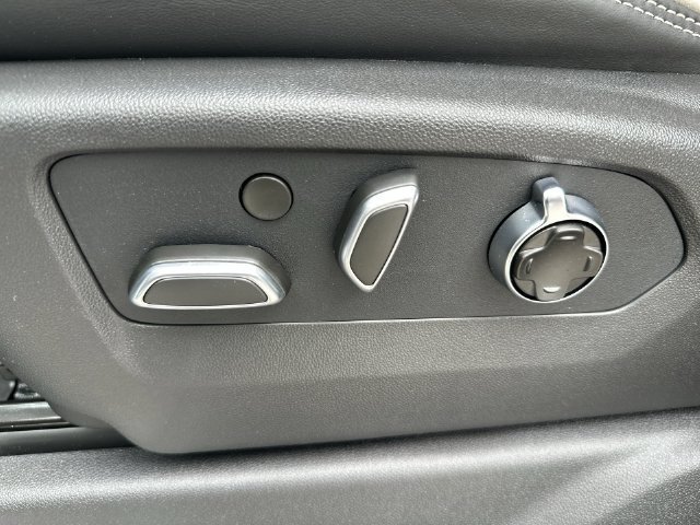 New 2026 GMC Sierra 3500 Denali Ultimate w/ LPO, Black Badging Package AWD/4WD image 23
