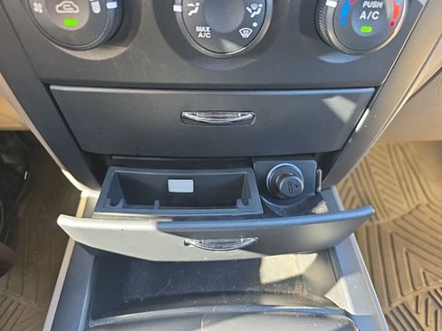 Used 2008 Kia Sorento LX image 25