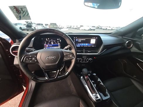 Used 2024 Chevrolet Trax RS FWD image 3