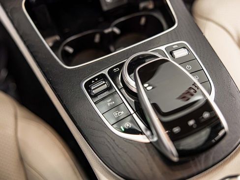 Used 2018 Mercedes-Benz E 400 4MATIC Sedan image 30