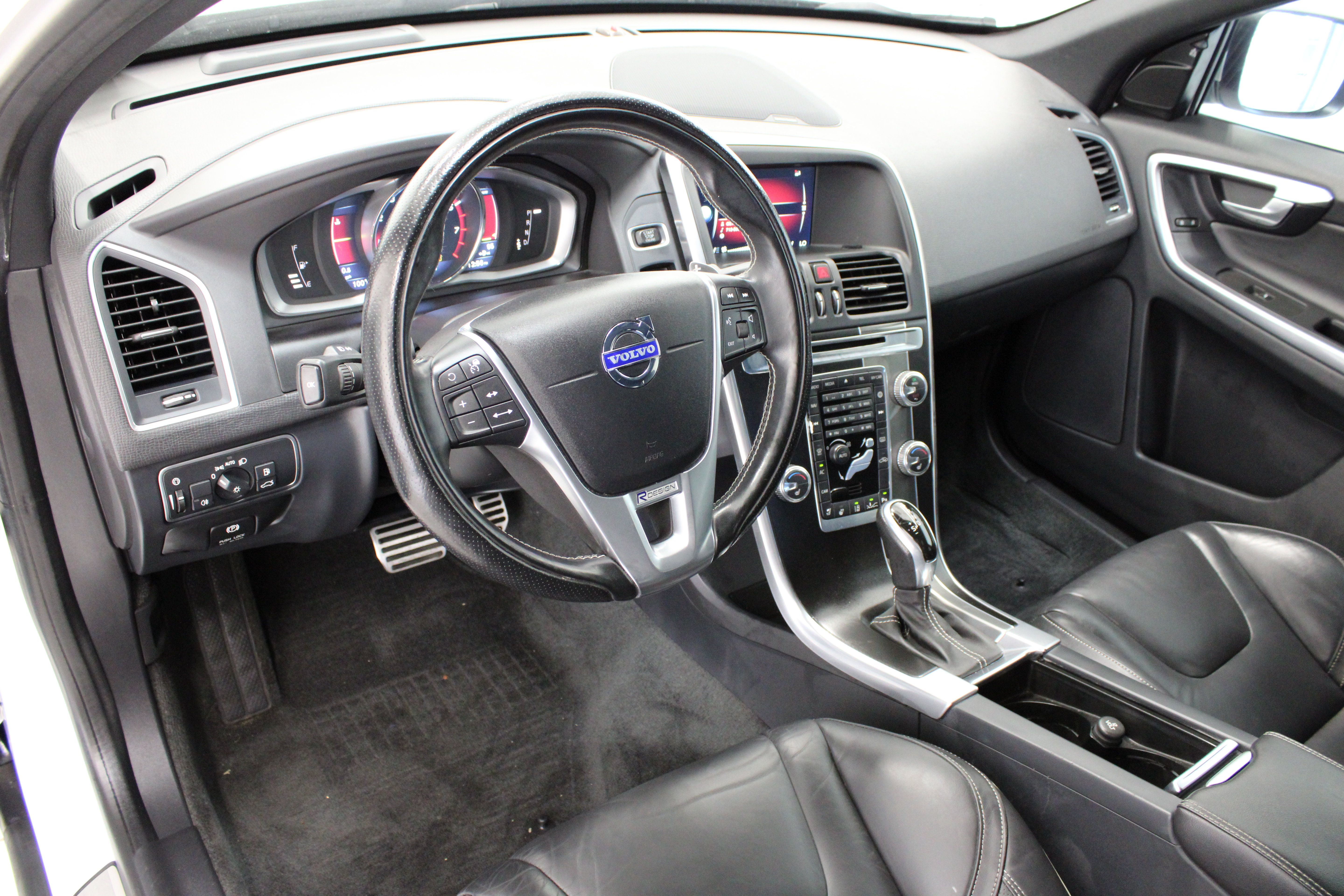 Used 2015 Volvo XC60 T6 R-Design Platinum AWD/4WD image 13