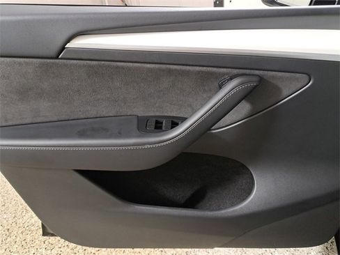 Used 2024 Tesla Model Y Long Range image 22