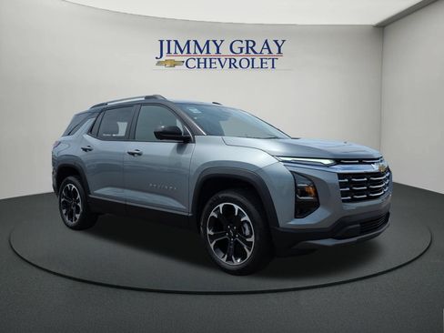 New 2026 Chevrolet Equinox LT w/ Convenience Package II FWD image 7