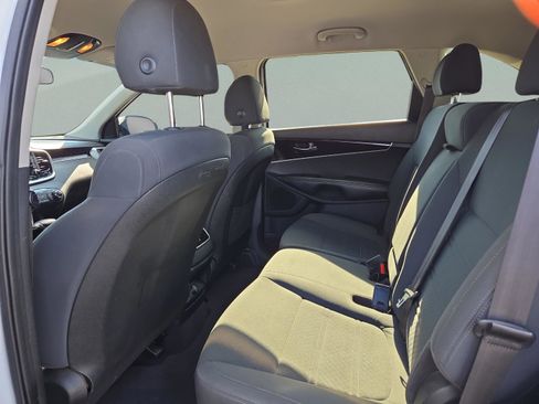 Used 2020 Kia Sorento L image 19