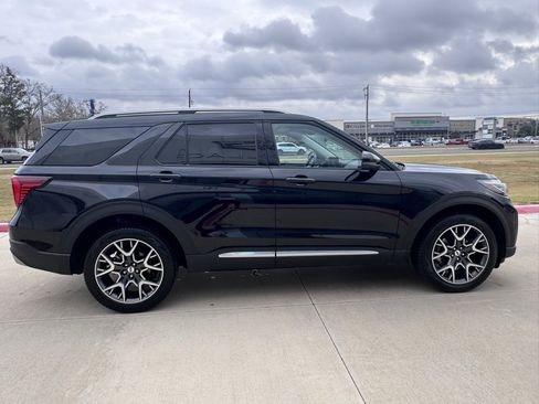 Used 2025 Ford Explorer Platinum w/ Ultimate Package image 5