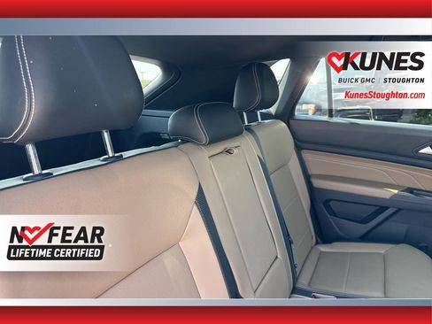 Used 2021 Volkswagen Atlas Cross Sport SE w/ Panoramic Sunroof Package image 47