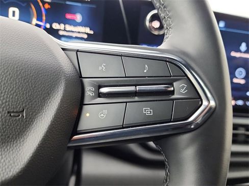 Used 2025 Chevrolet Silverado EV LT image 28