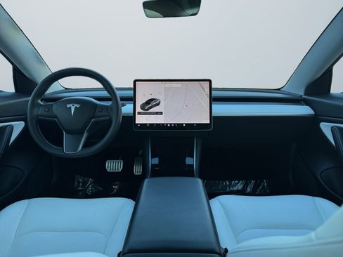 Used 2020 Tesla Model 3 Performance image 10