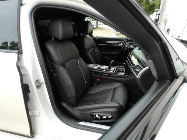 Used 2019 BMW 750i w/ Executive Package RWD image 25