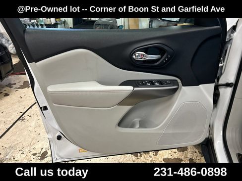 Used 2019 Jeep Cherokee Limited w/ Trailer Tow Group AWD/4WD image 15