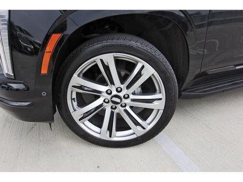 Used 2025 Cadillac Escalade ESV Sport AWD/4WD image 32
