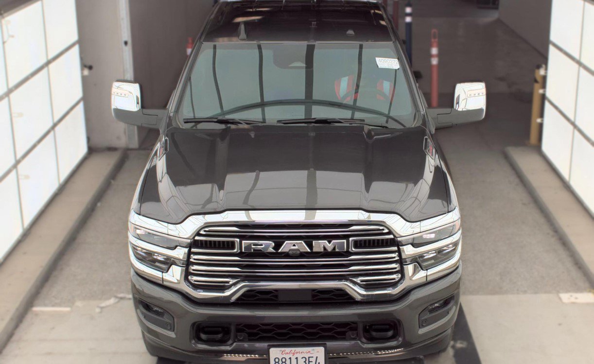 Used 2025 RAM 2500 Laramie AWD/4WD image 3