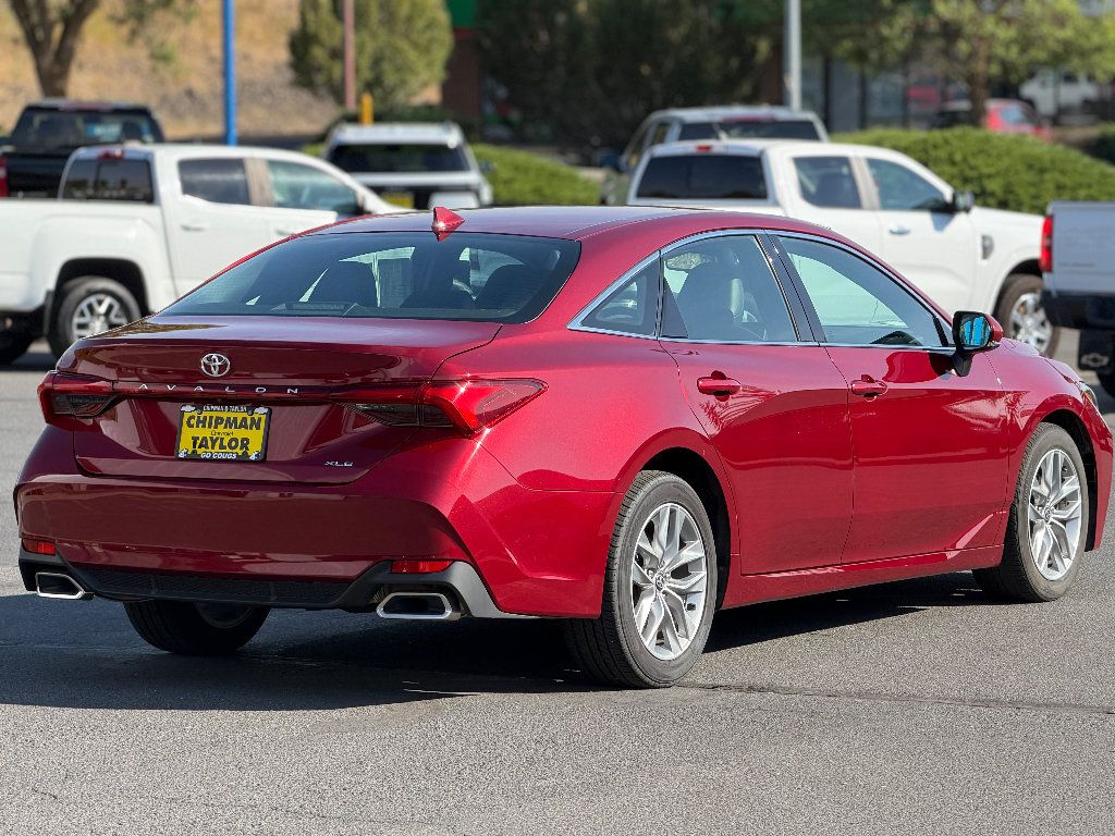 Used 2022 Toyota Avalon XLE FWD image 18