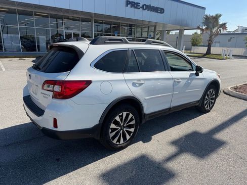 Used 2017 Subaru Outback 3.6R Limited AWD/4WD image 3