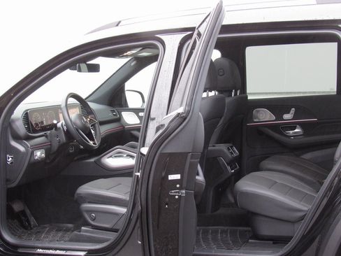 Certified 2025 Mercedes-Benz GLS 450 4MATIC image 13