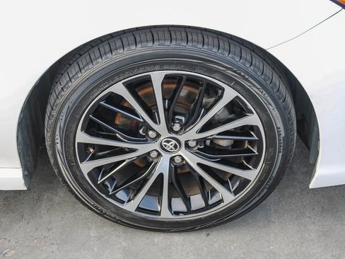 Used 2020 Toyota Camry SE image 11