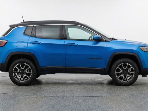 Used 2025 Jeep Compass Trailhawk AWD/4WD image 11