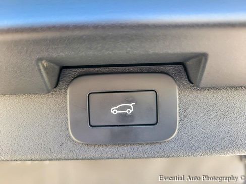 Used 2024 Land Rover Discovery Dynamic SE image 23