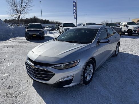 Used 2021 Chevrolet Malibu LT image 2