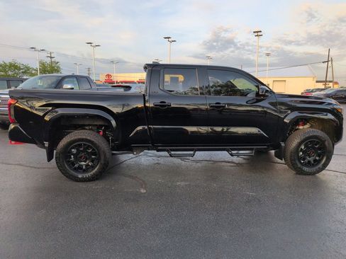 Used 2026 Toyota Tacoma SR5 image 6