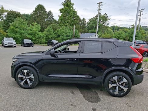 Certified 2023 Volvo XC40 B5 Plus w/ Climate Package AWD/4WD image 9