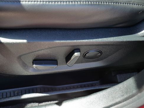 Used 2021 Ford Edge Titanium w/ Class II Trailer Tow Package AWD/4WD image 19