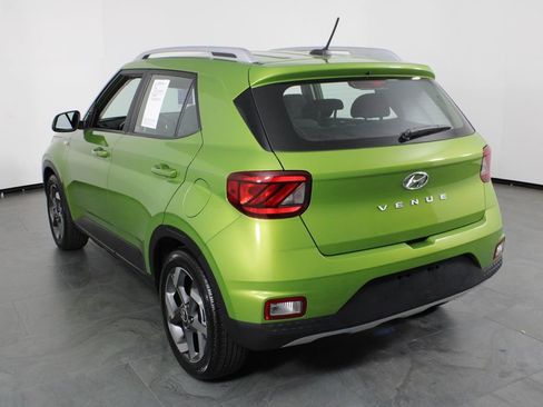 Certified 2024 Hyundai Venue SEL image 4