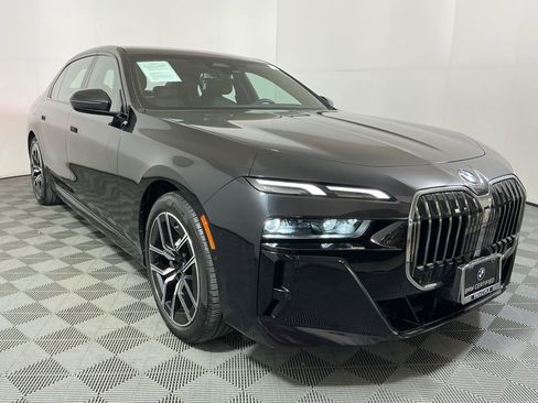 Certified 2023 BMW 740i image 4