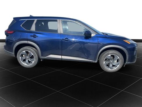 Used 2024 Nissan Rogue SV AWD/4WD image 6